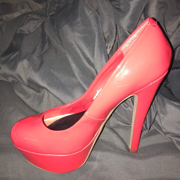 G by Guess heels - Picture 2 of 2